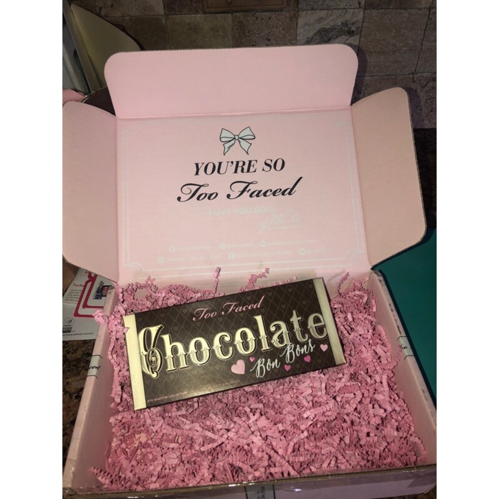 Too faced chocolate eye shadow palette